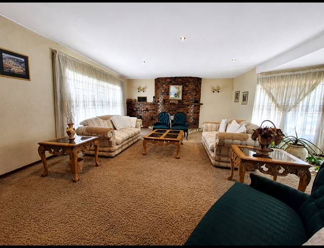 5 BEDROOM HOUSE FOR SALE IN DE DEUR
